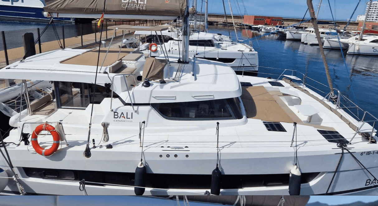 Verhuur Catamaran Bali Catspace — Ibiza